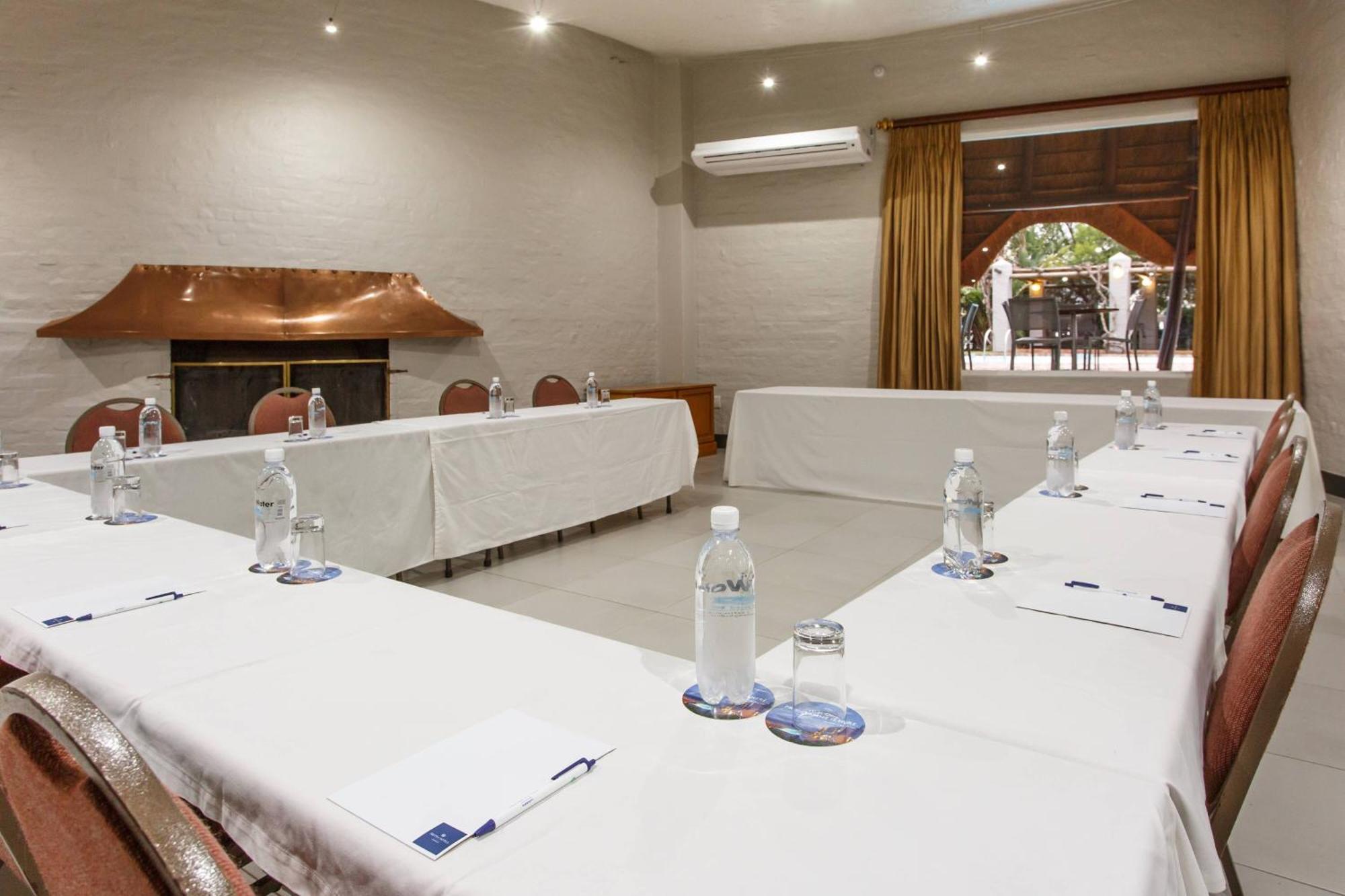 Protea Hotel By Marriott Oudtshoorn Riempie Estate Екстериор снимка