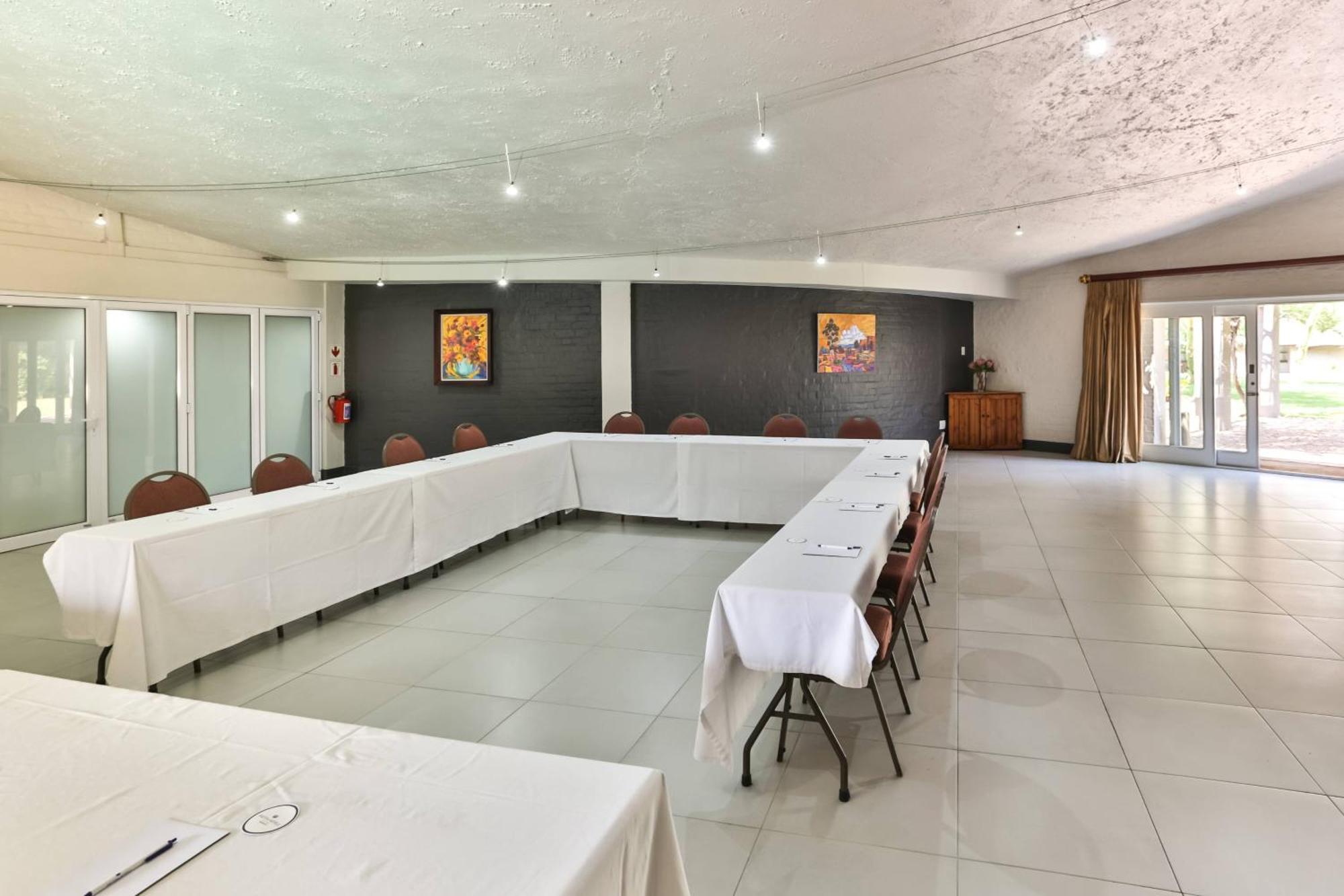 Protea Hotel By Marriott Oudtshoorn Riempie Estate Екстериор снимка