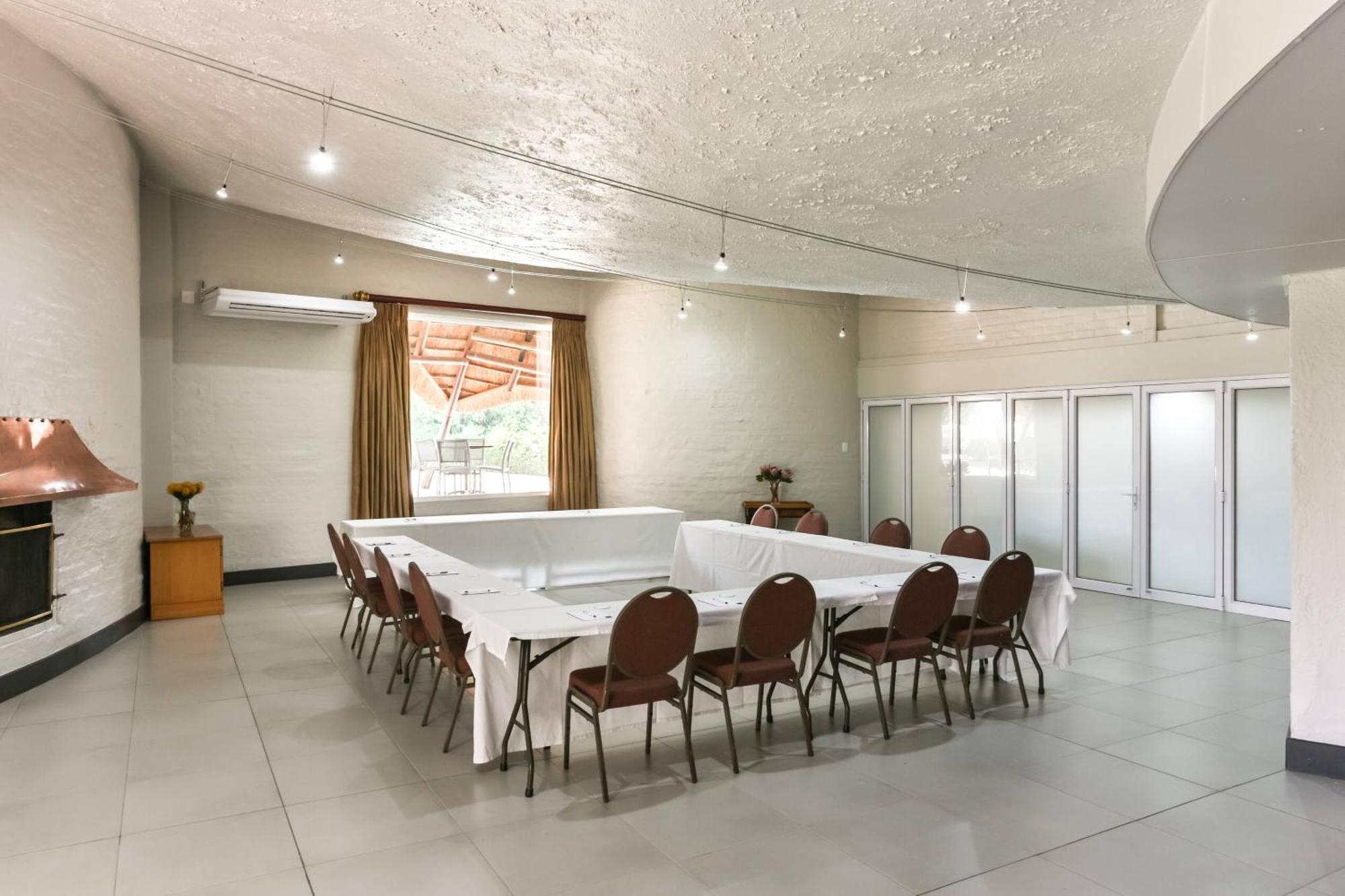 Protea Hotel By Marriott Oudtshoorn Riempie Estate Екстериор снимка