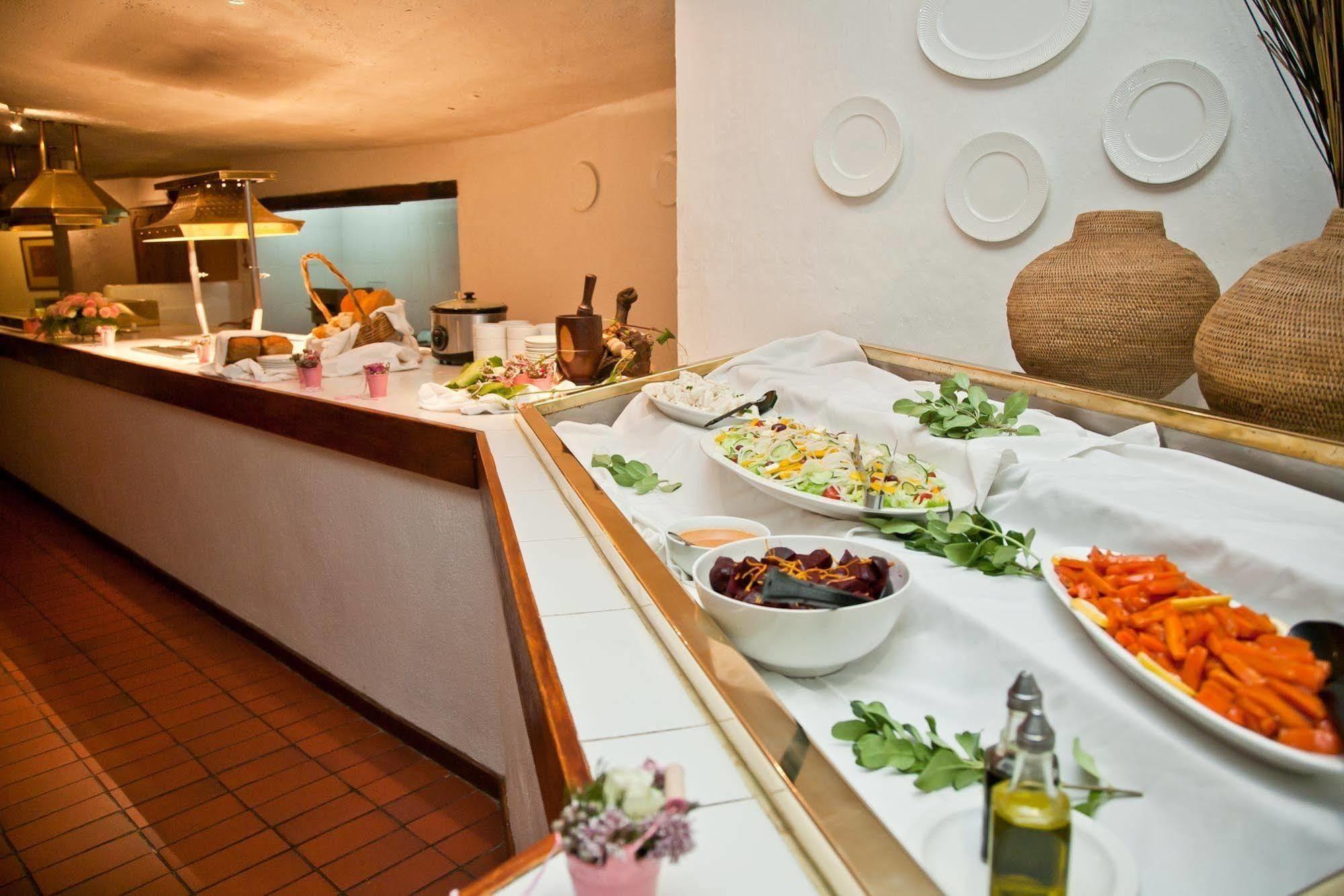 Protea Hotel By Marriott Oudtshoorn Riempie Estate Екстериор снимка